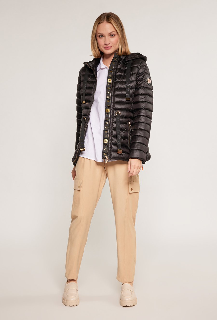 Pikowana kurtka z kapturem