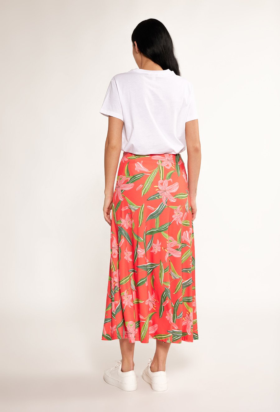 Sp&oacute;dnica midi w kwiaty