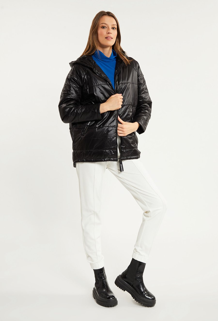 Przejściowa kurtka z kapturem