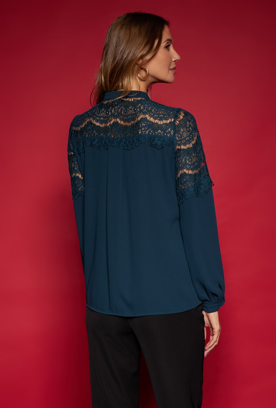 Koronkowa koszula ze st&oacute;jką