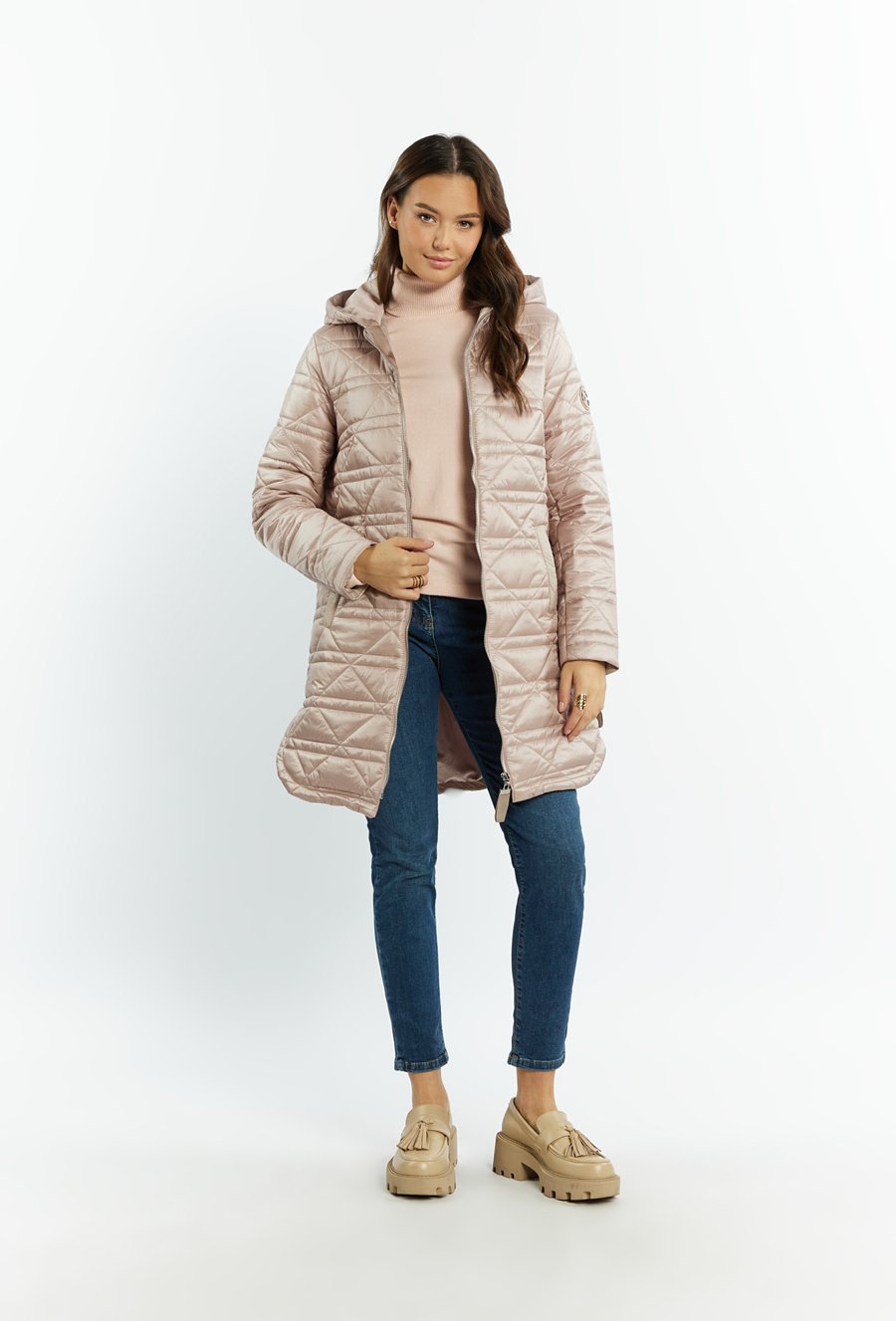 Płaszcz damski z ciekawym pikowaniem