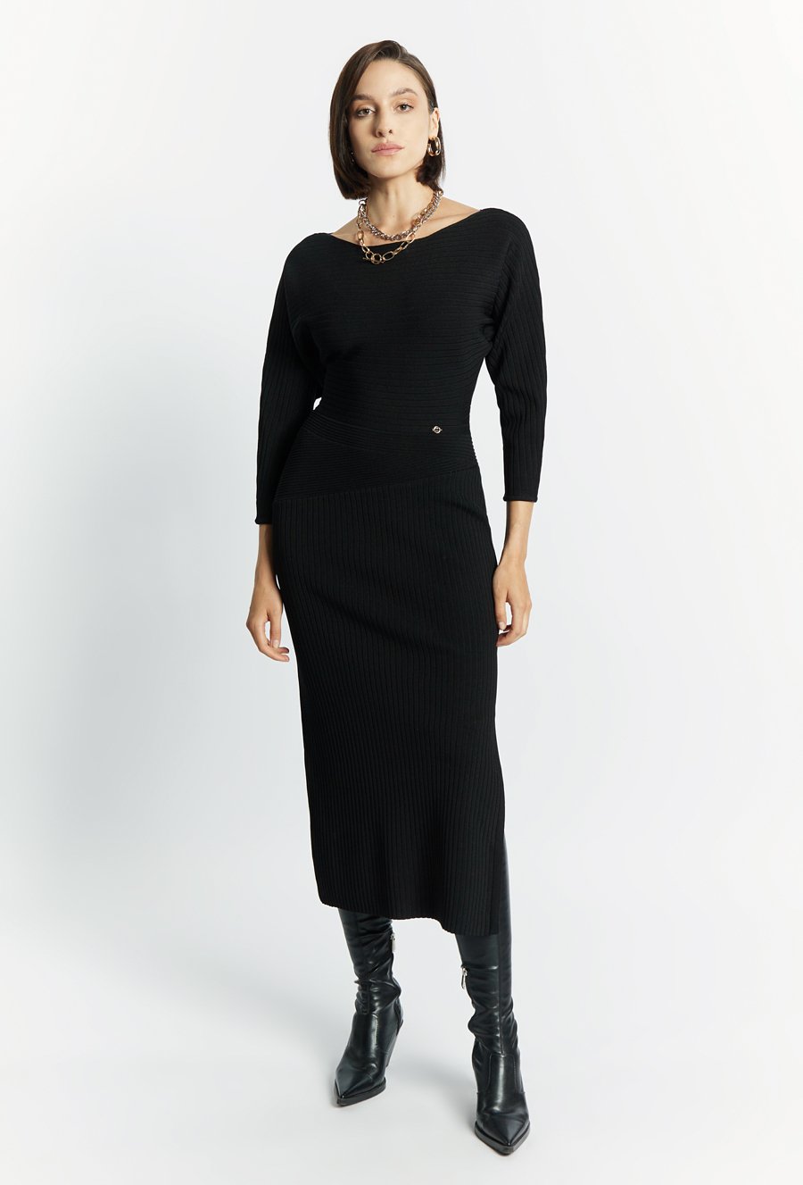 Sukienka damska z rozcięciem