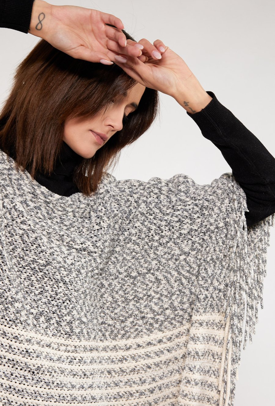 Szal damski typu ponczo