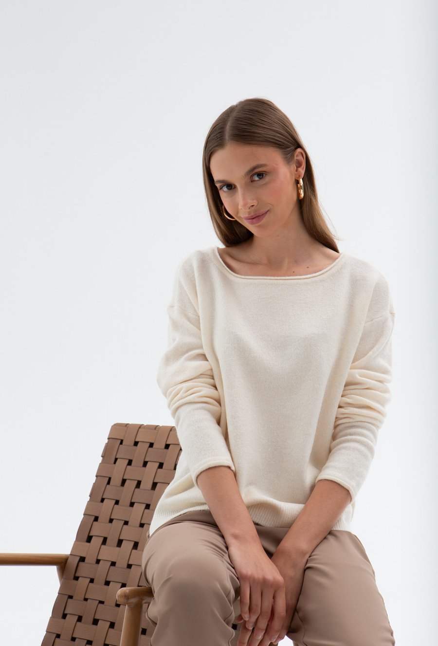 Biały mięciutki sweter