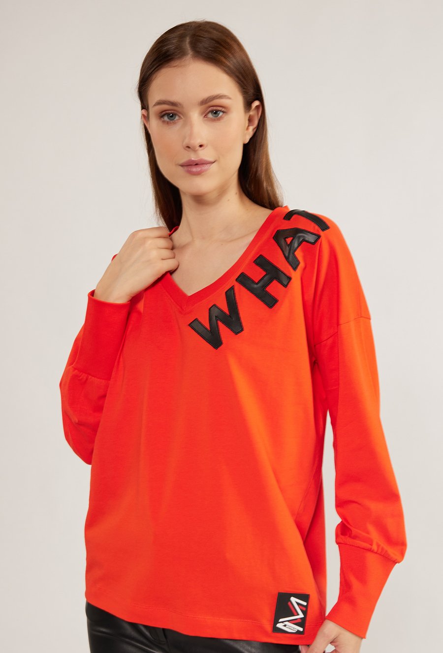 Bluzka z ozdobnym napisem