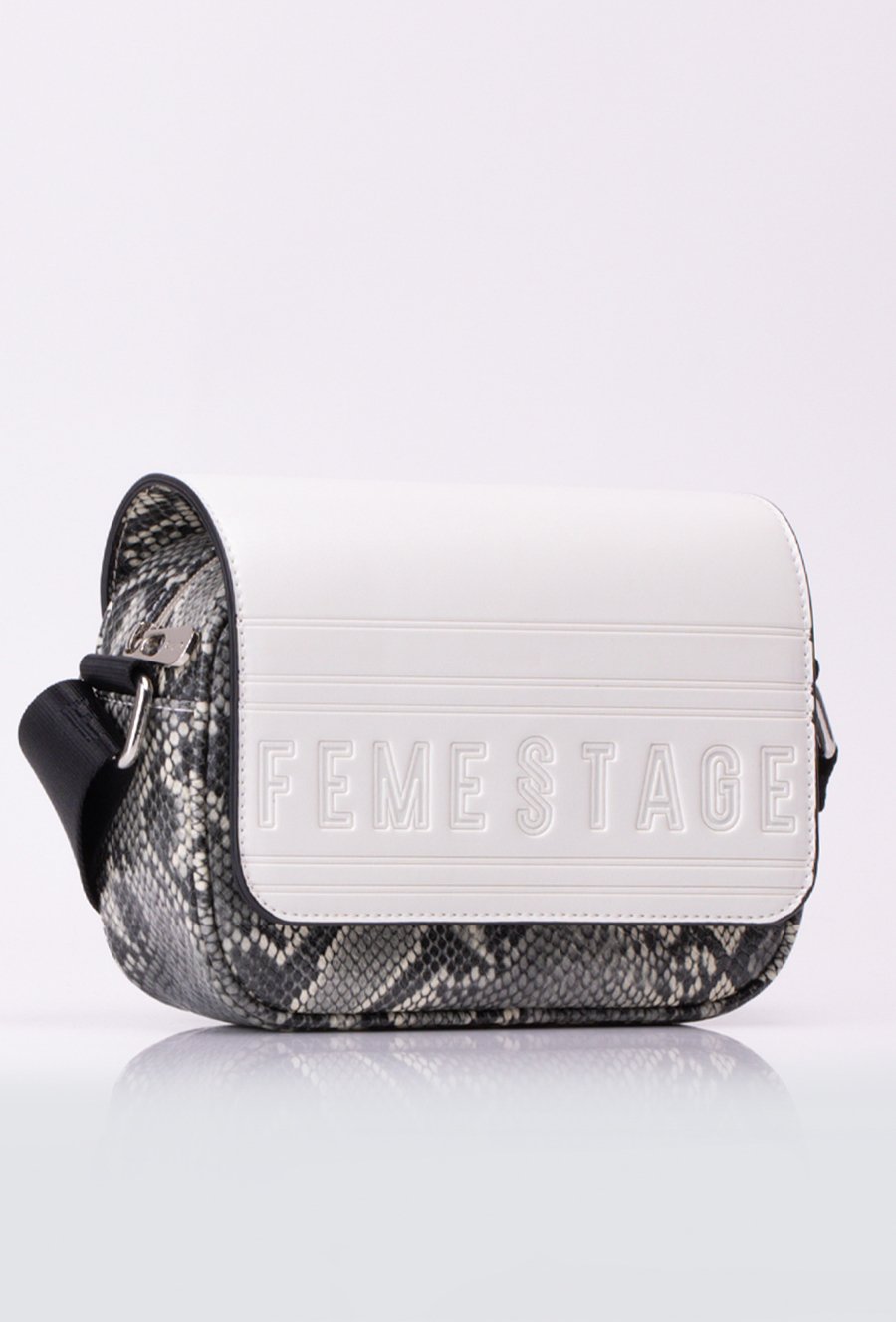 Mała torba crossbody w wężowy wz&oacute;r