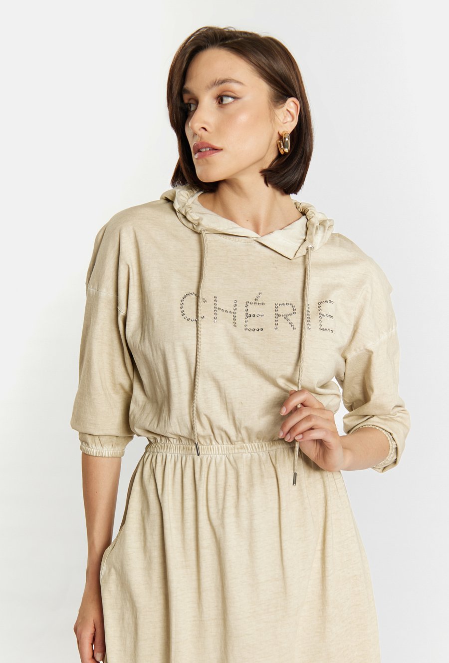 Bawełniana sukienka z dżetowym napisem