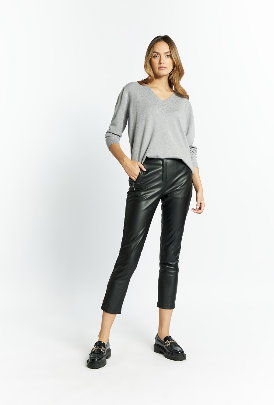 Sweter damski ze zdobieniem