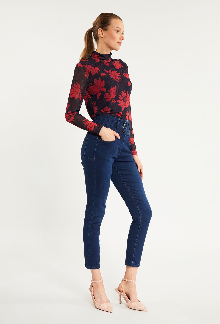 Jeansy damskie z wyższym stanem