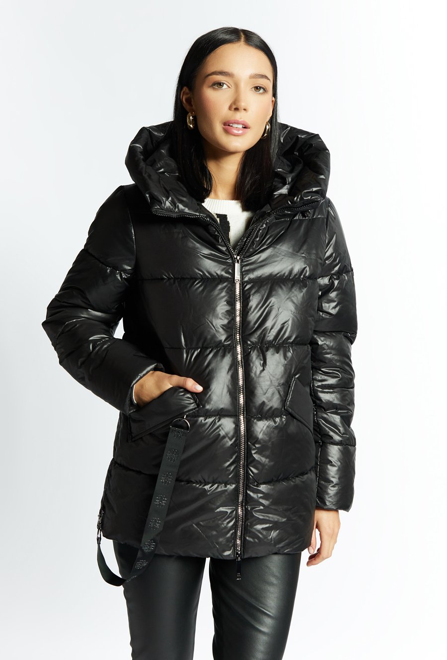 Kurtka damska z ozdobną tasiemką