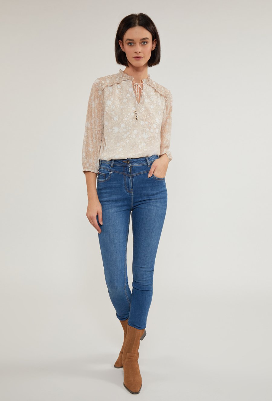 Lekka bluzka w kwiaty