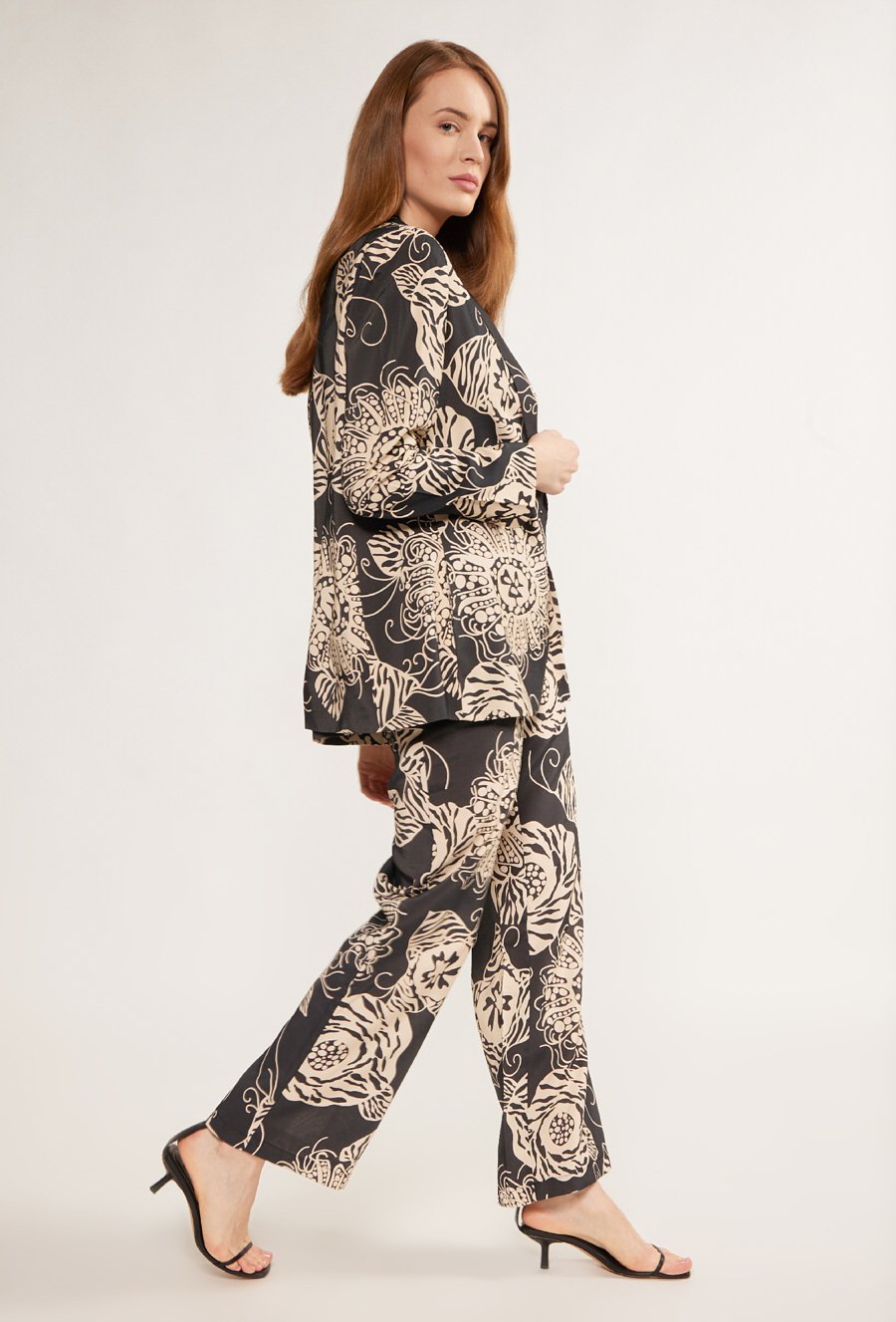 Wzorzyste spodnie z szeroką nogawką