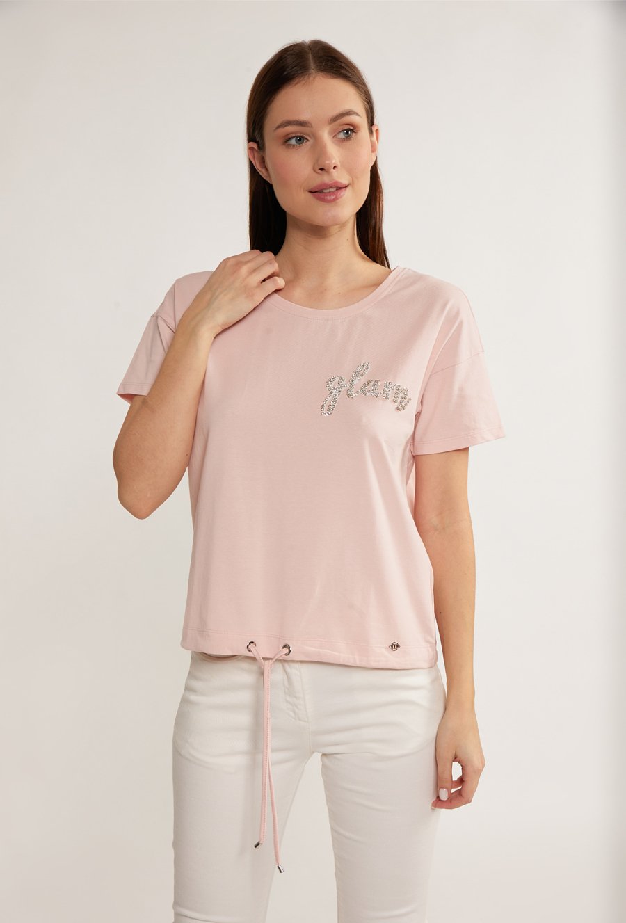 T-shirt damski z biżuteryjną aplikacją