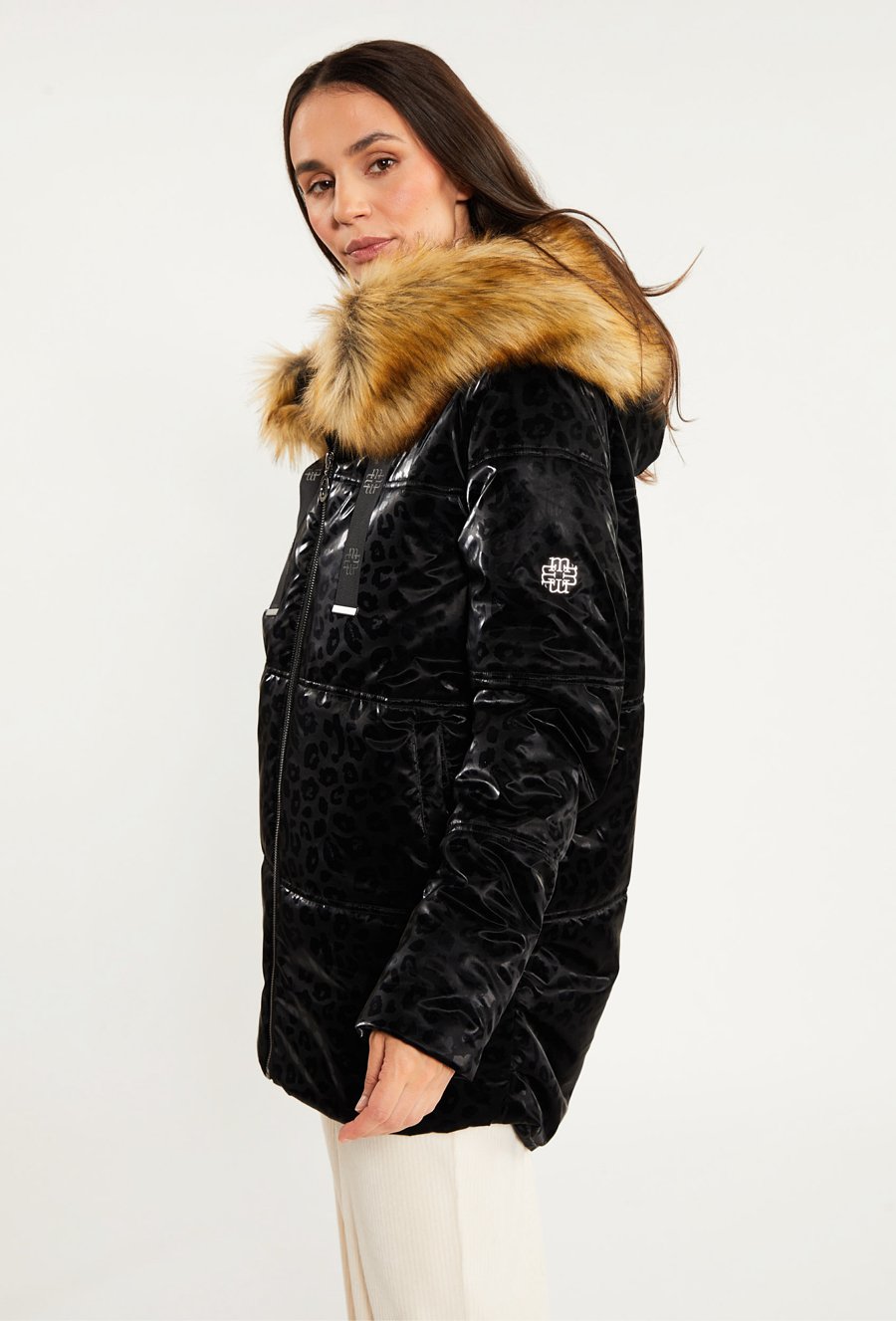 Pikowana kurtka damska w cętki