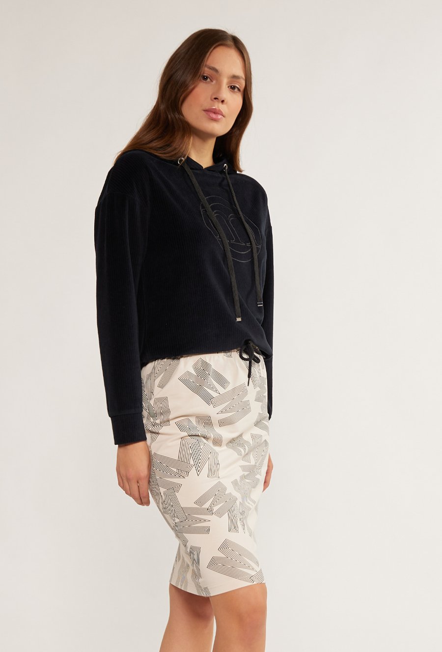 Oł&oacute;wkowa sp&oacute;dnica z logo