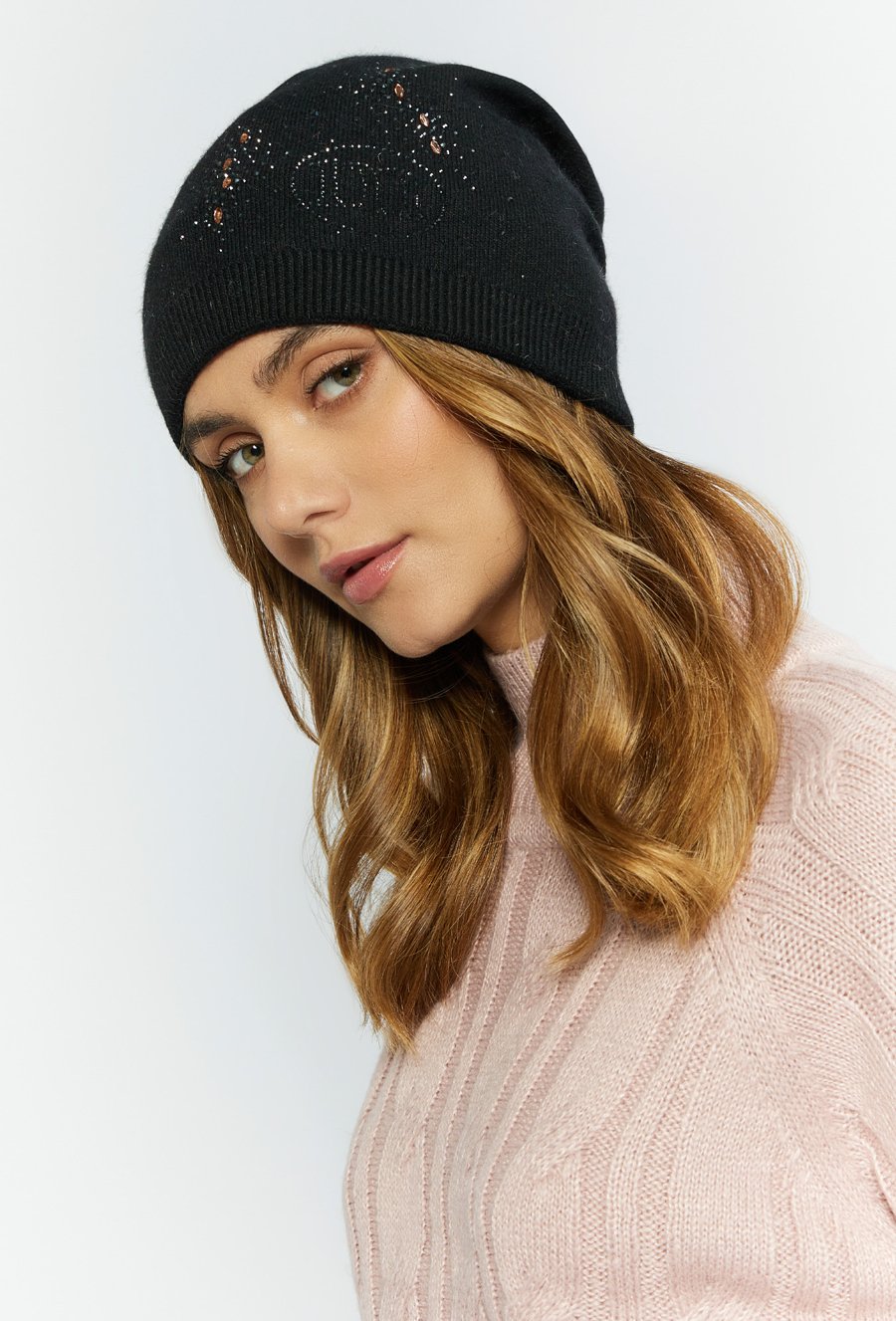 Klasyczna czapka z dżetami