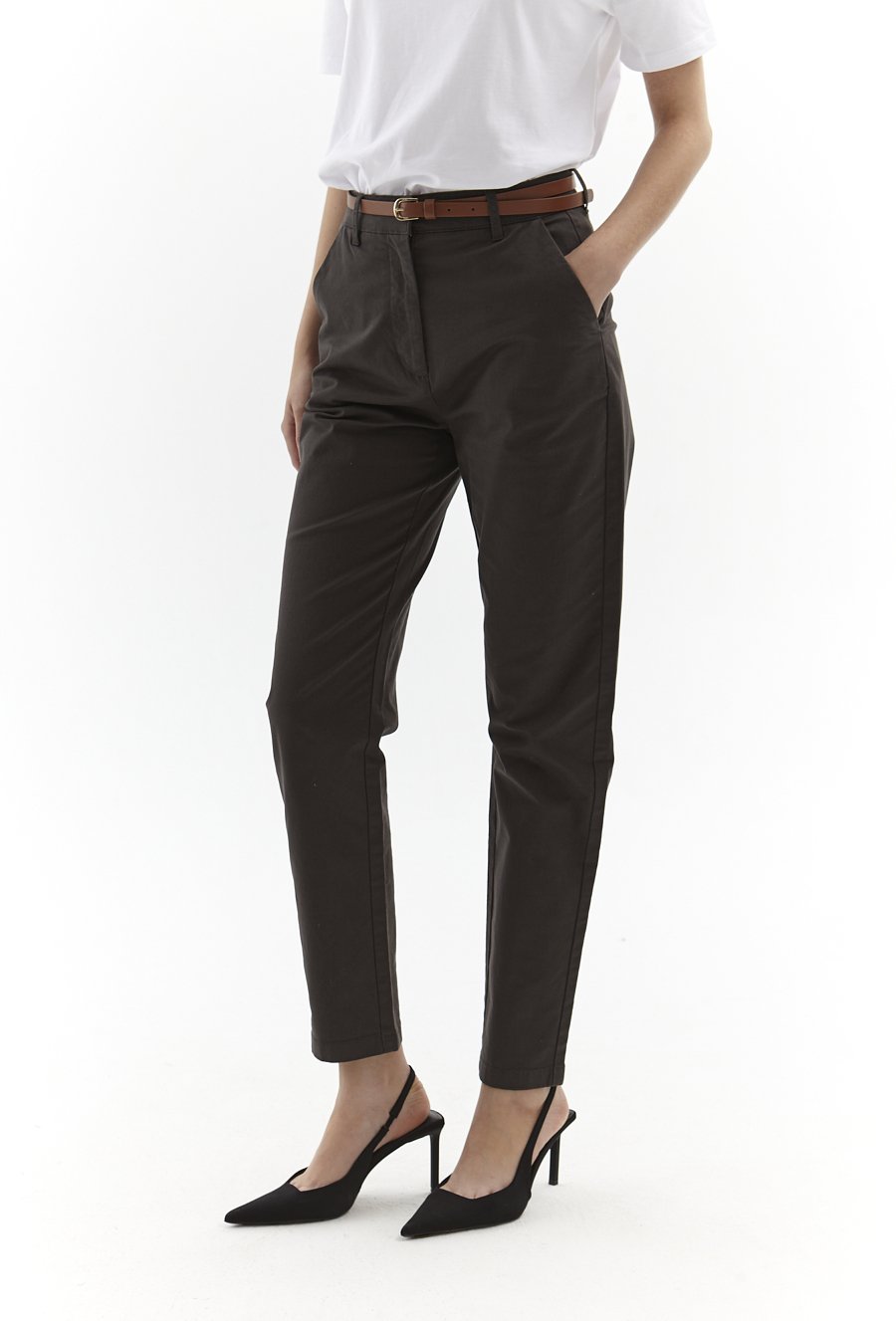 Spodnie typu chinosy z paskiem