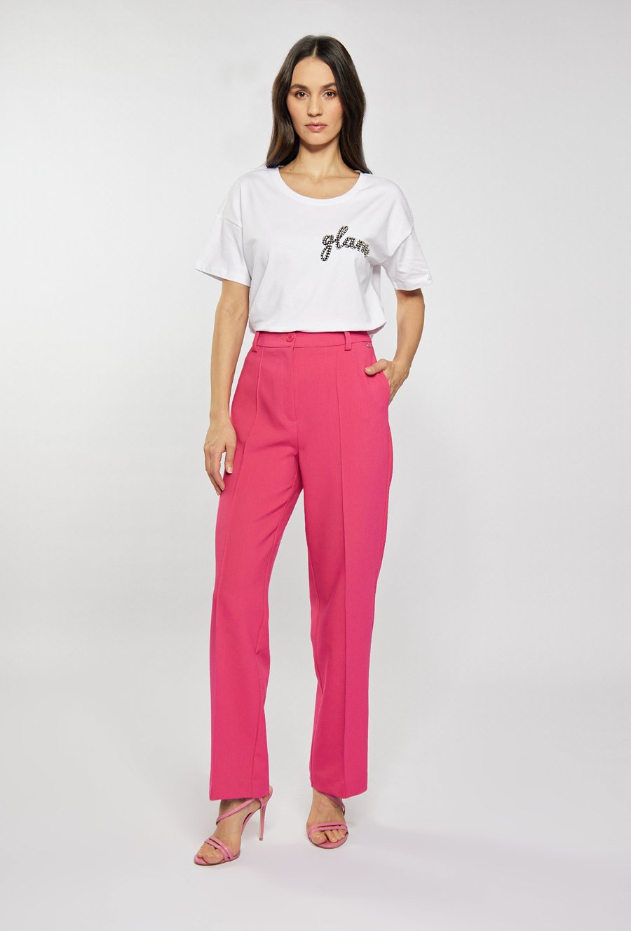 T-shirt damski z biżuteryjną aplikacją