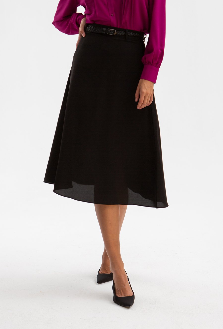 Czarna sp&oacute;dnica ze zwiewnej tkaniny