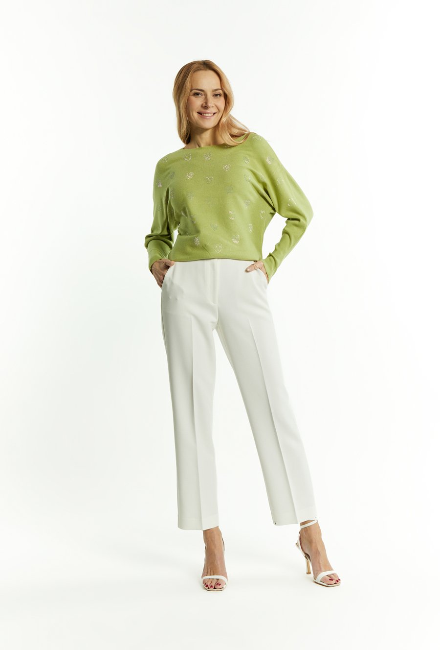 Sweter damski z dżetami w kształcie serduszek