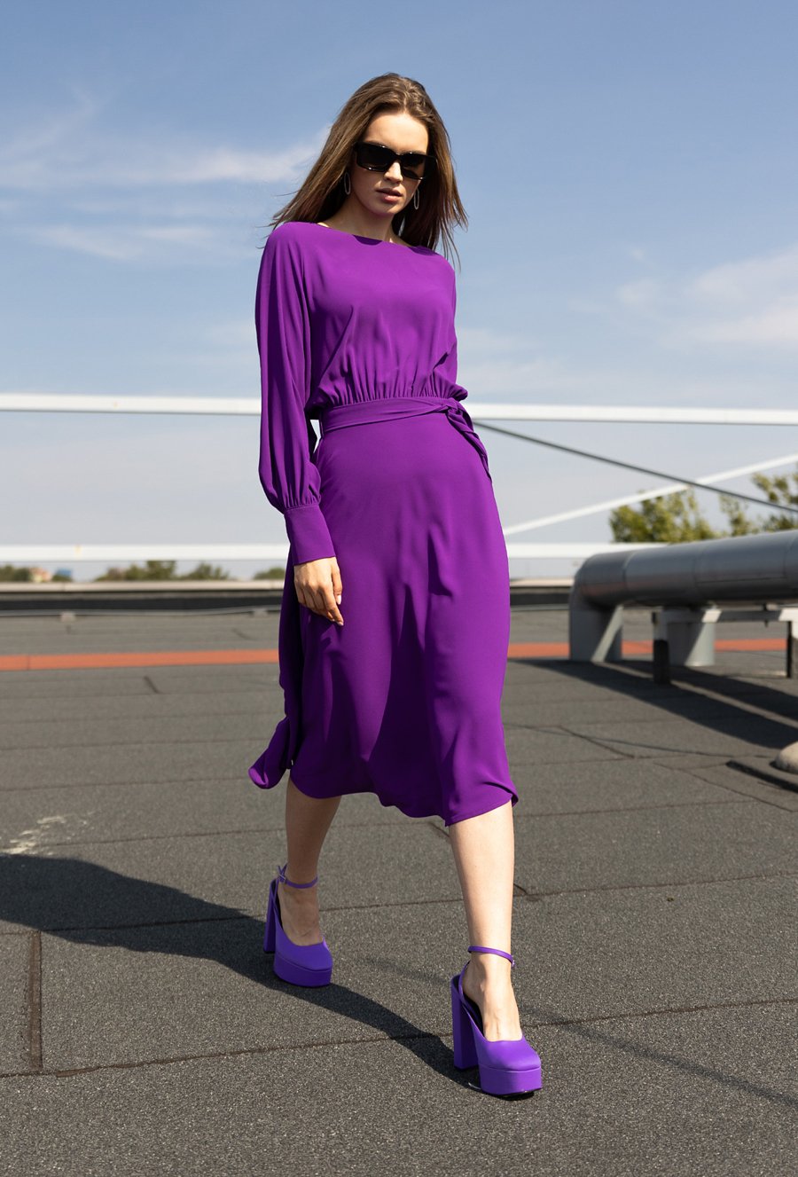 Elegancka sukienka damska z wiązaniem