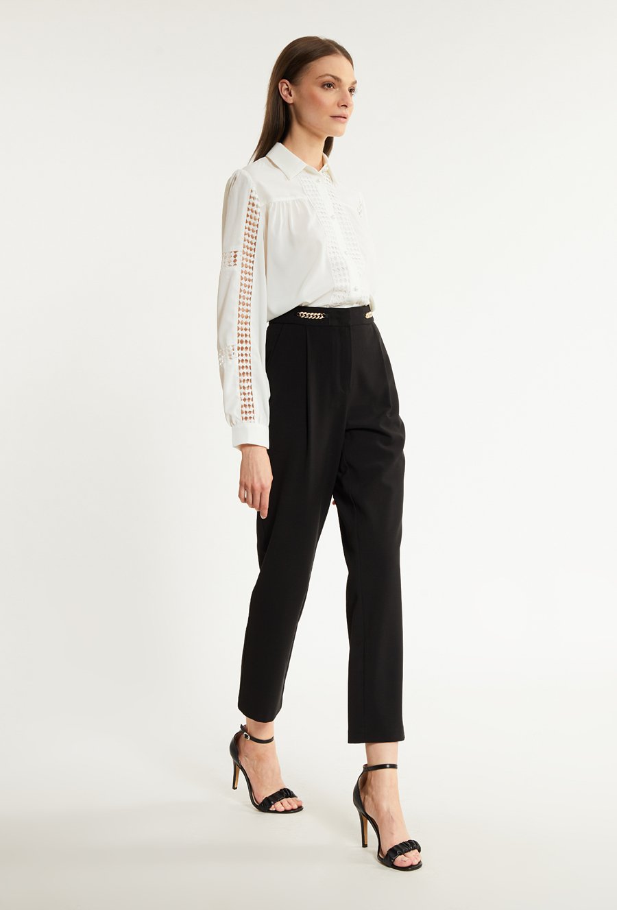 Eleganckie spodnie damskie z biżuteryjną aplikacją