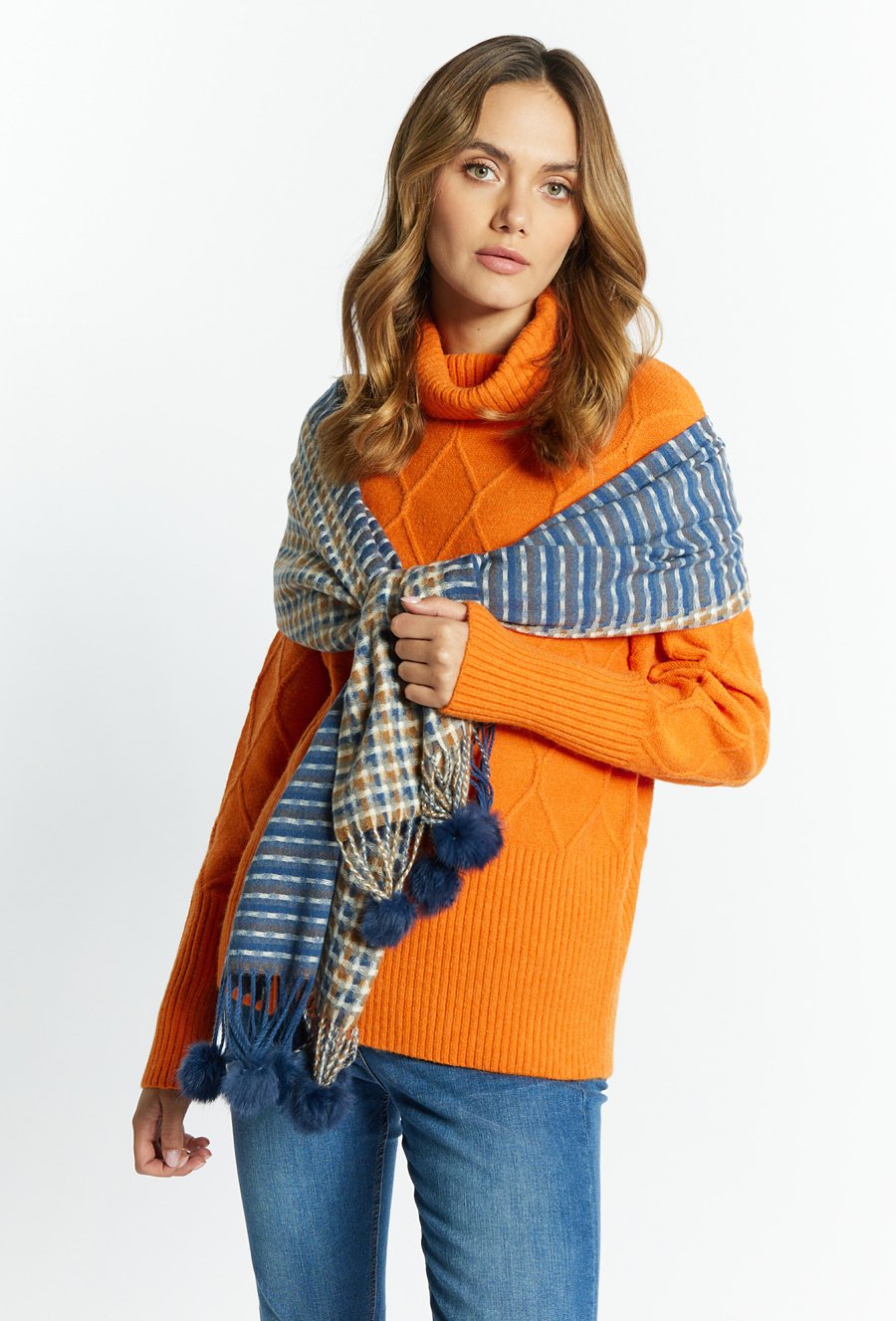 Dwukolorowy szal z pomponami