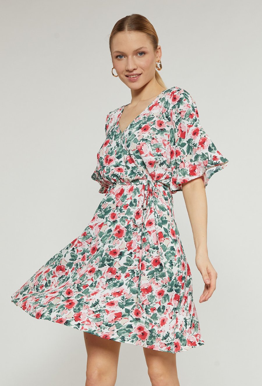 Sukienka z kwiatowym motywem