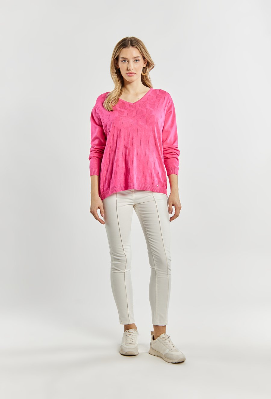 Sweter damski z delikatnym wzorem