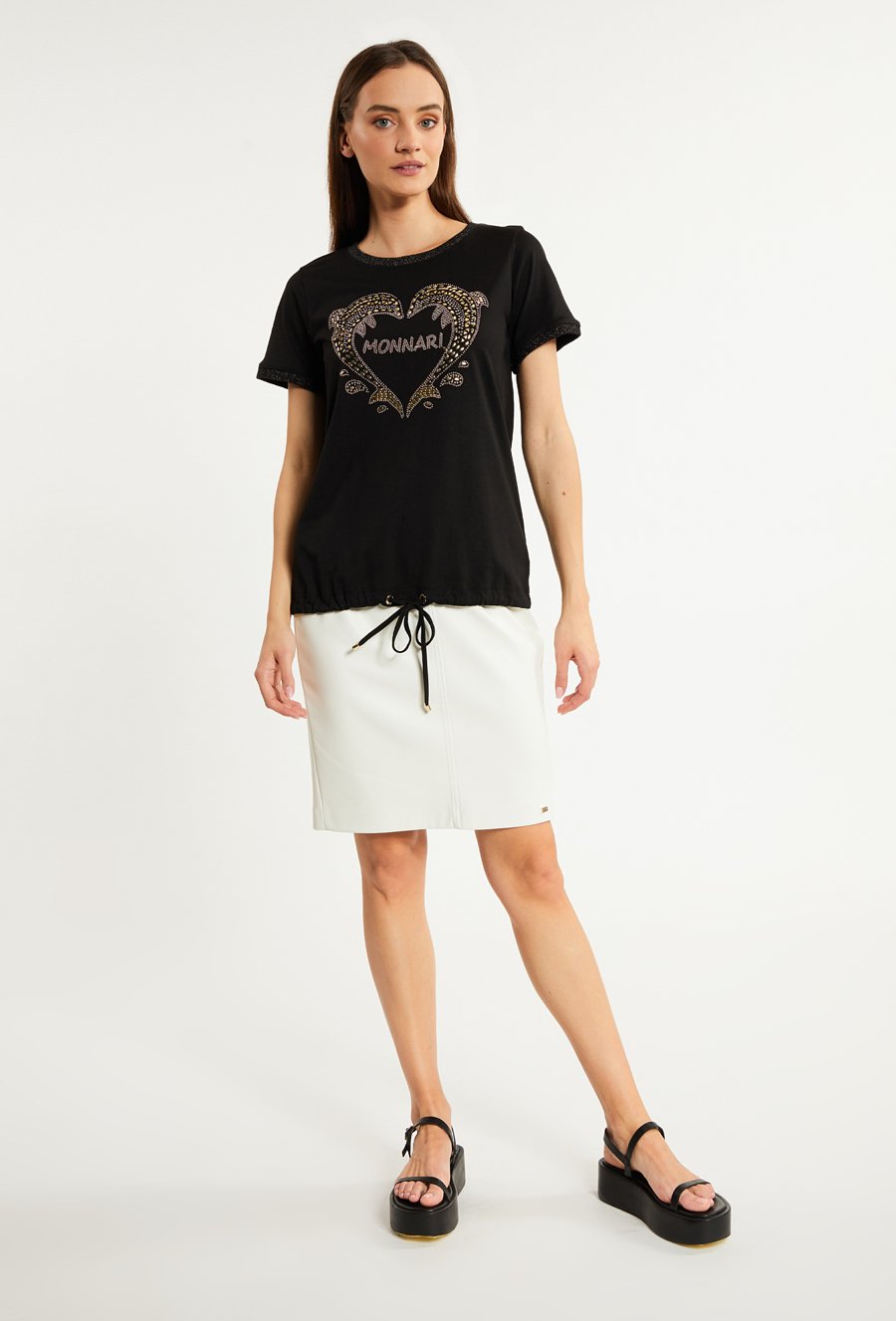 T-shirt z dżetową aplikacją