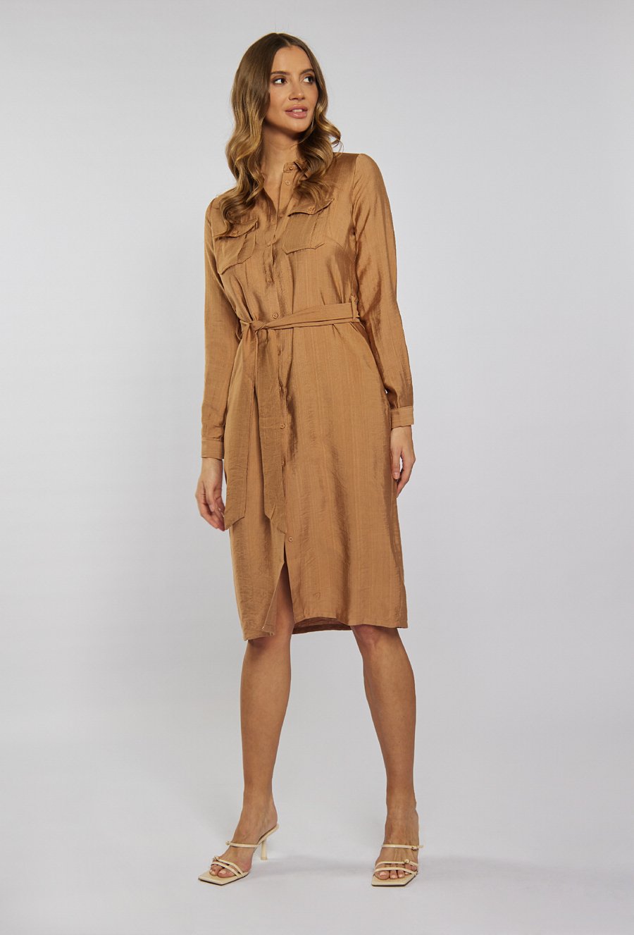 Wiskozowa sukienka o koszulowym fasonie