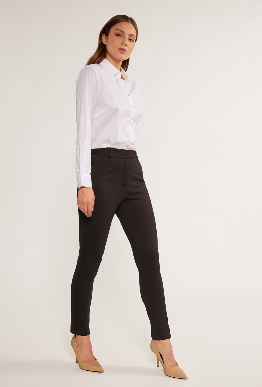 Eleganckie spodnie damskie z delikatnym printem