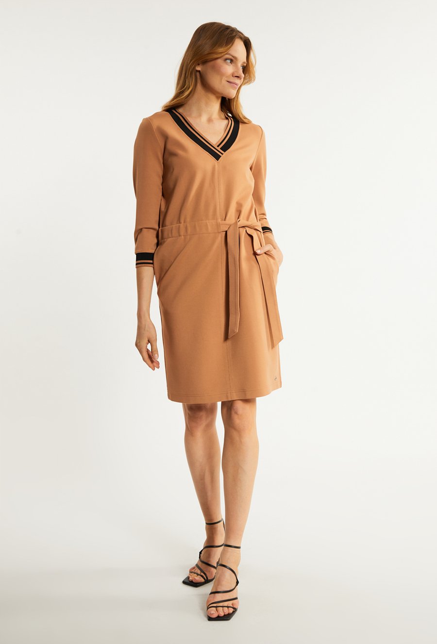 Sukienka damska z wszytym paskiem