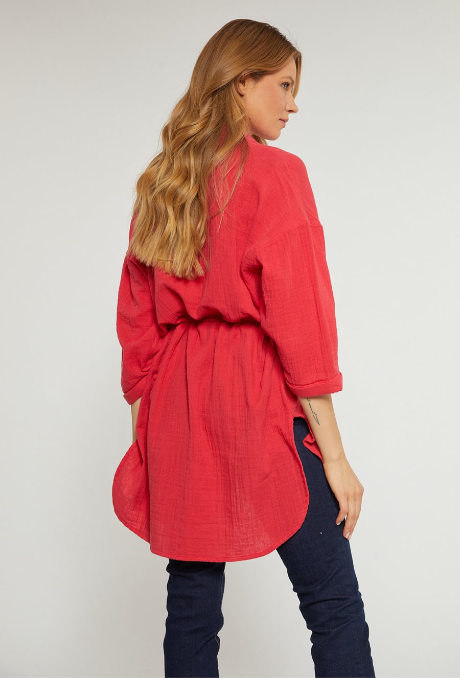 Bawełniana bluzka damska z dłuższym tyłem