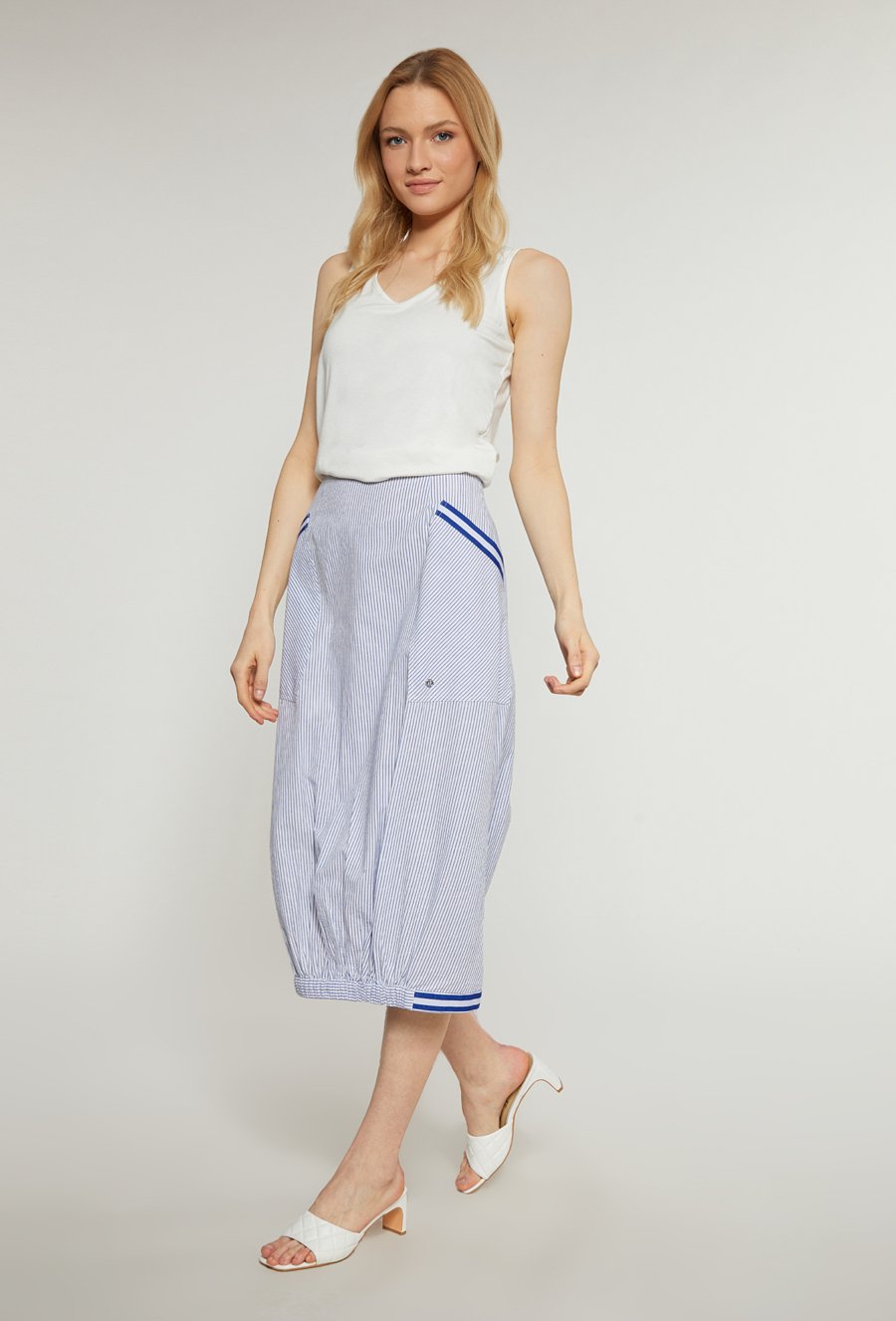 Sp&oacute;dnica midi w paski