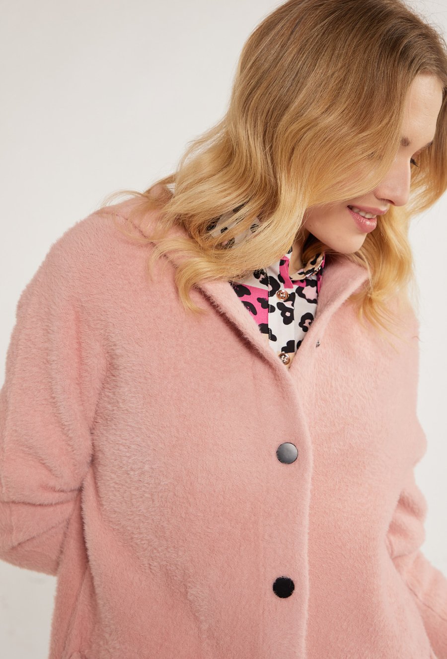 Pluszowy płaszcz z kapturem