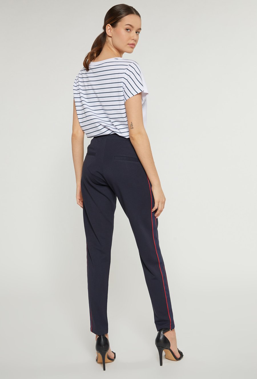 Spodnie z ozdobnym lampasem