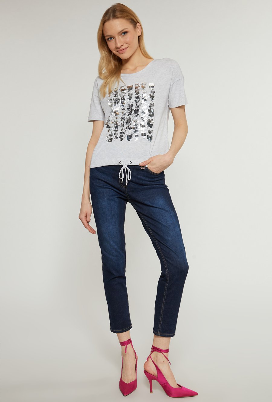 T-shirt damski z cekinowym panelem